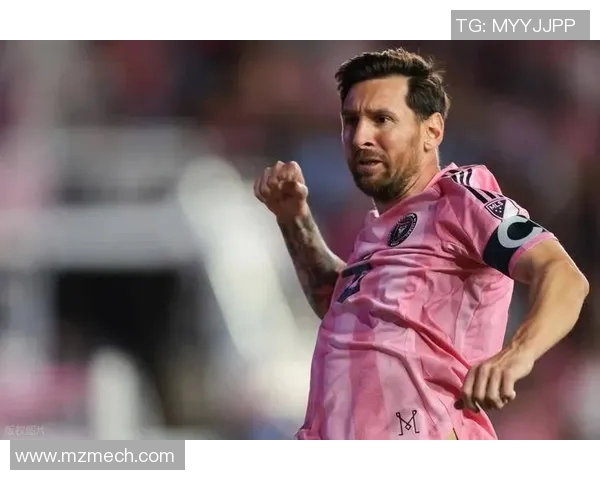 足球明星在赛季中精彩表现成功踢进18球引发球迷热议与赞赏